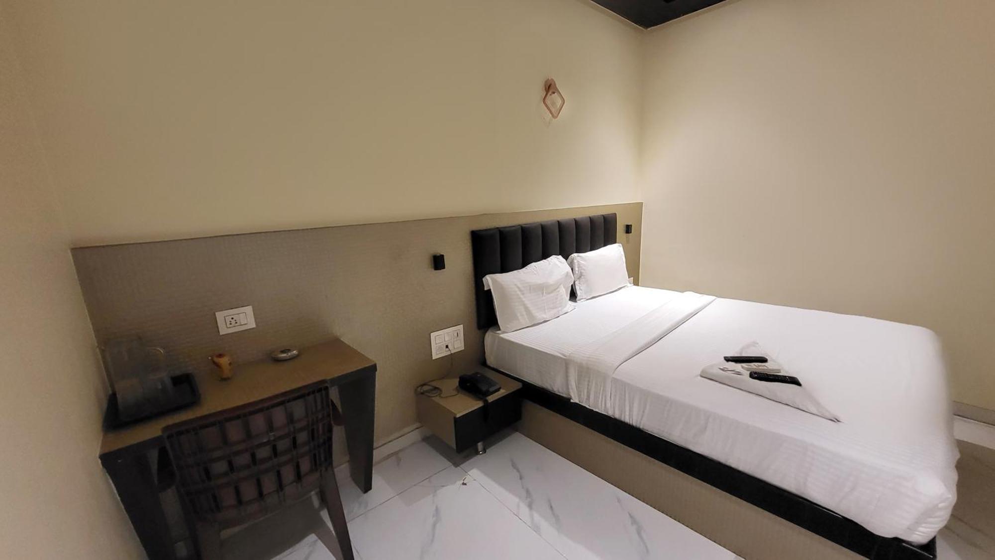 Fabhotel Prime Land - Nr Bkc Mumbai Bagian luar foto